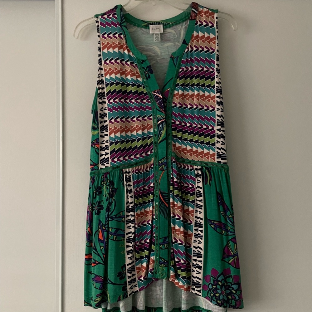 Women’s sleeveless  Green multi Cupio top size large. Excellent condition